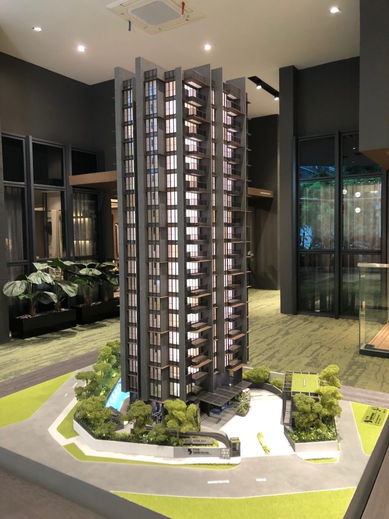 Condo Review: Fyve Derbyshire? Or Five Derbyshire?