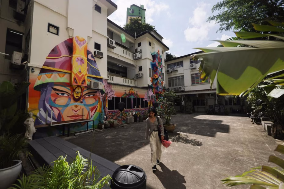 195 Pearl's Hill Terrace is home to businesses such as Mandopop music schools, art jam and ceramic studios, and art retail stores.PHOTO: ST FILE