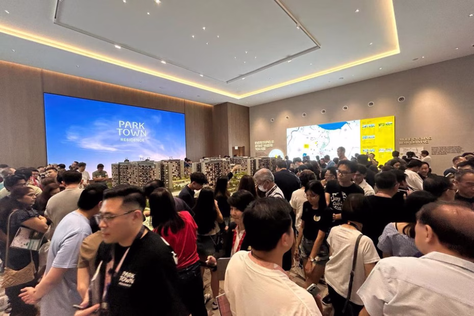Amid stable demand for both housing types in the first quarter, analysts warn of downside risks ahead due to rising macroeconomic uncertainty. PHOTO: UOL GROUP
